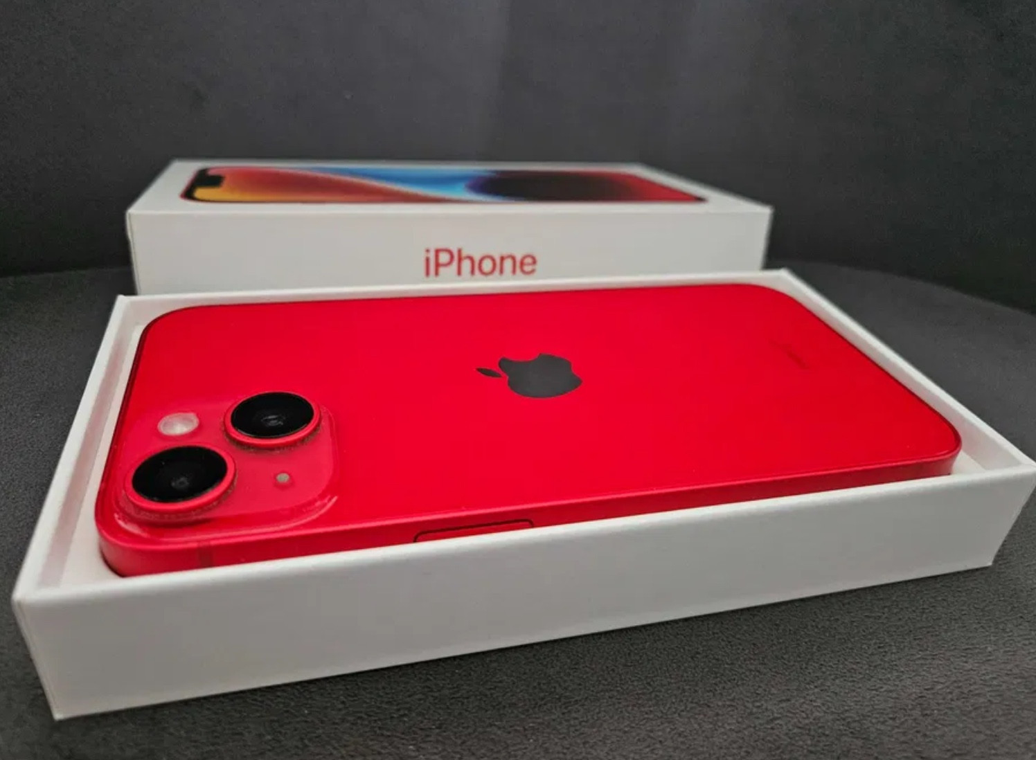 Apple iPhone 14 / 128 GB / Czerwony - obrazek 2