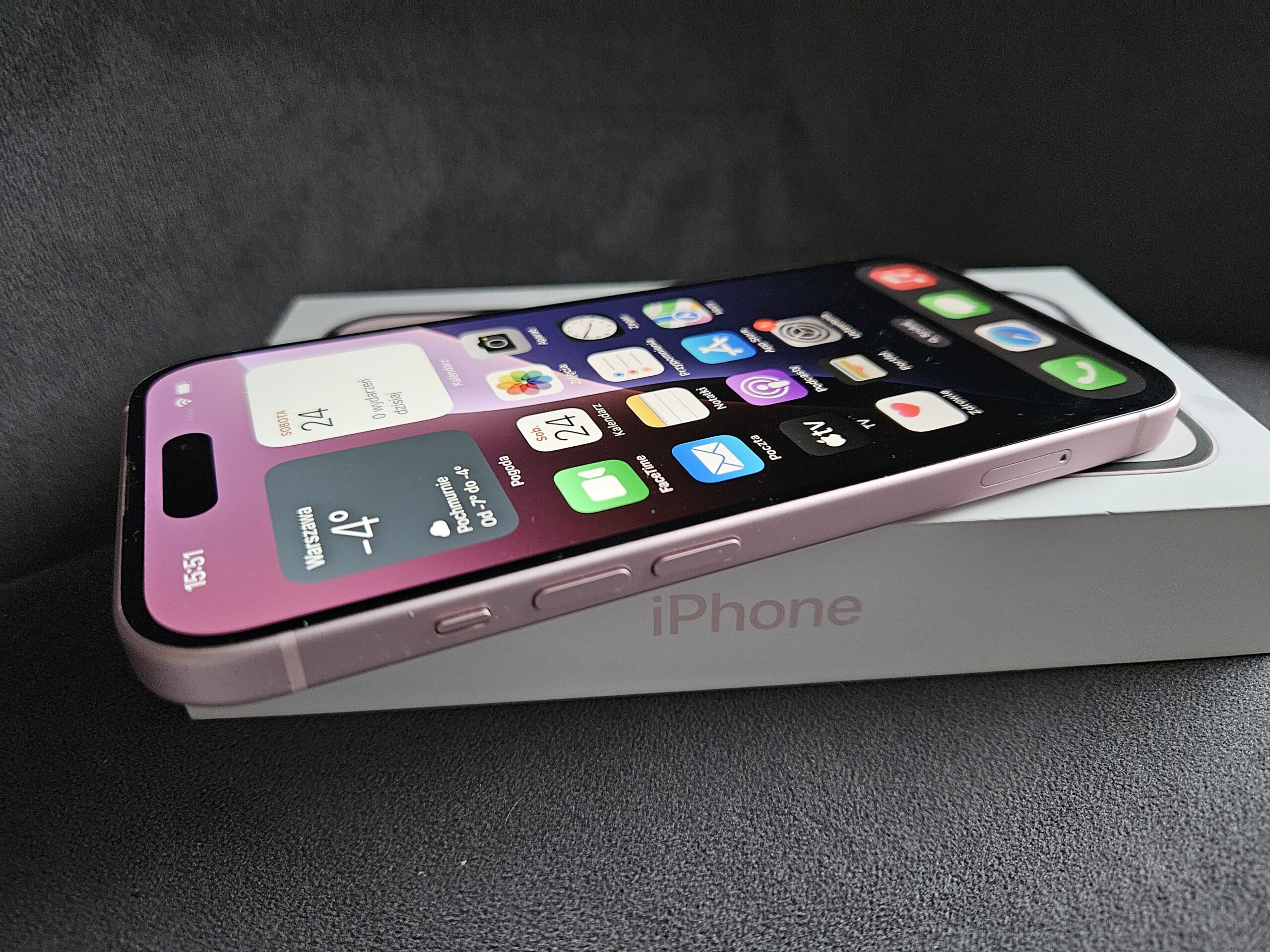 iPhone 15 różowy
