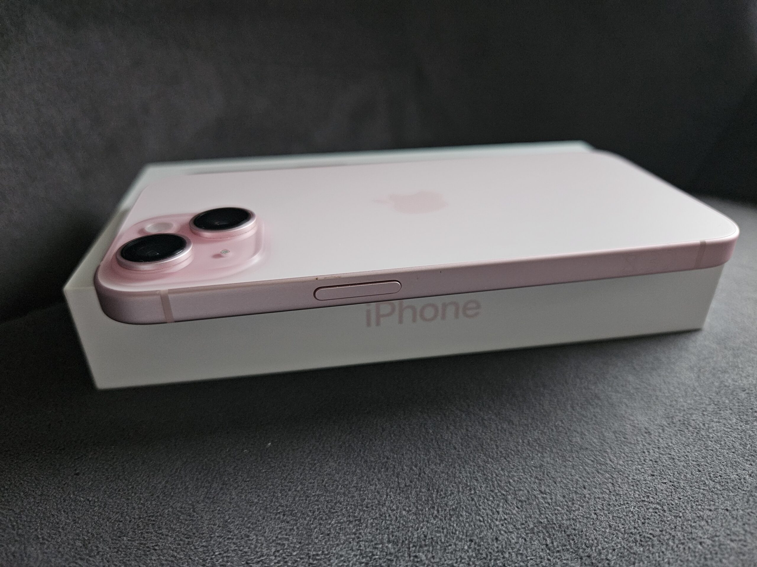 iPhone 15 Różowy 128 GB / JAK NOWY / Gwarancja - obrazek 3