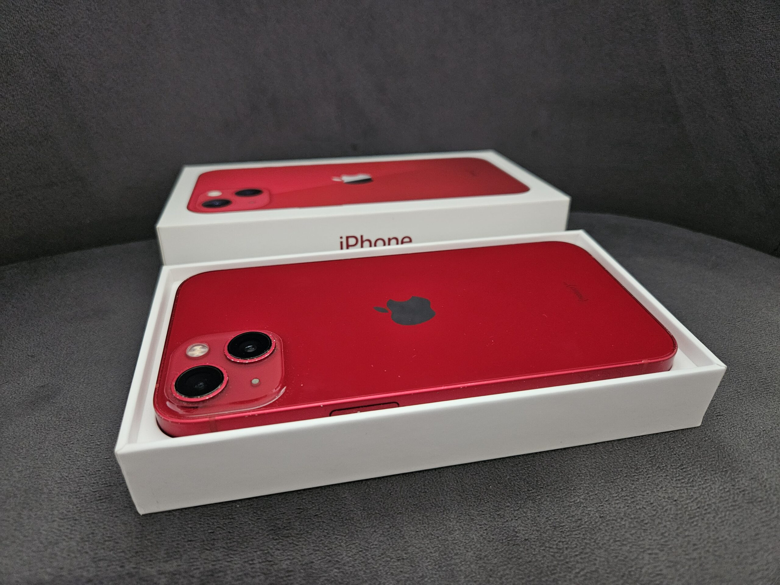 Apple iPhone 13 / 128 GB / Product RED - obrazek 2