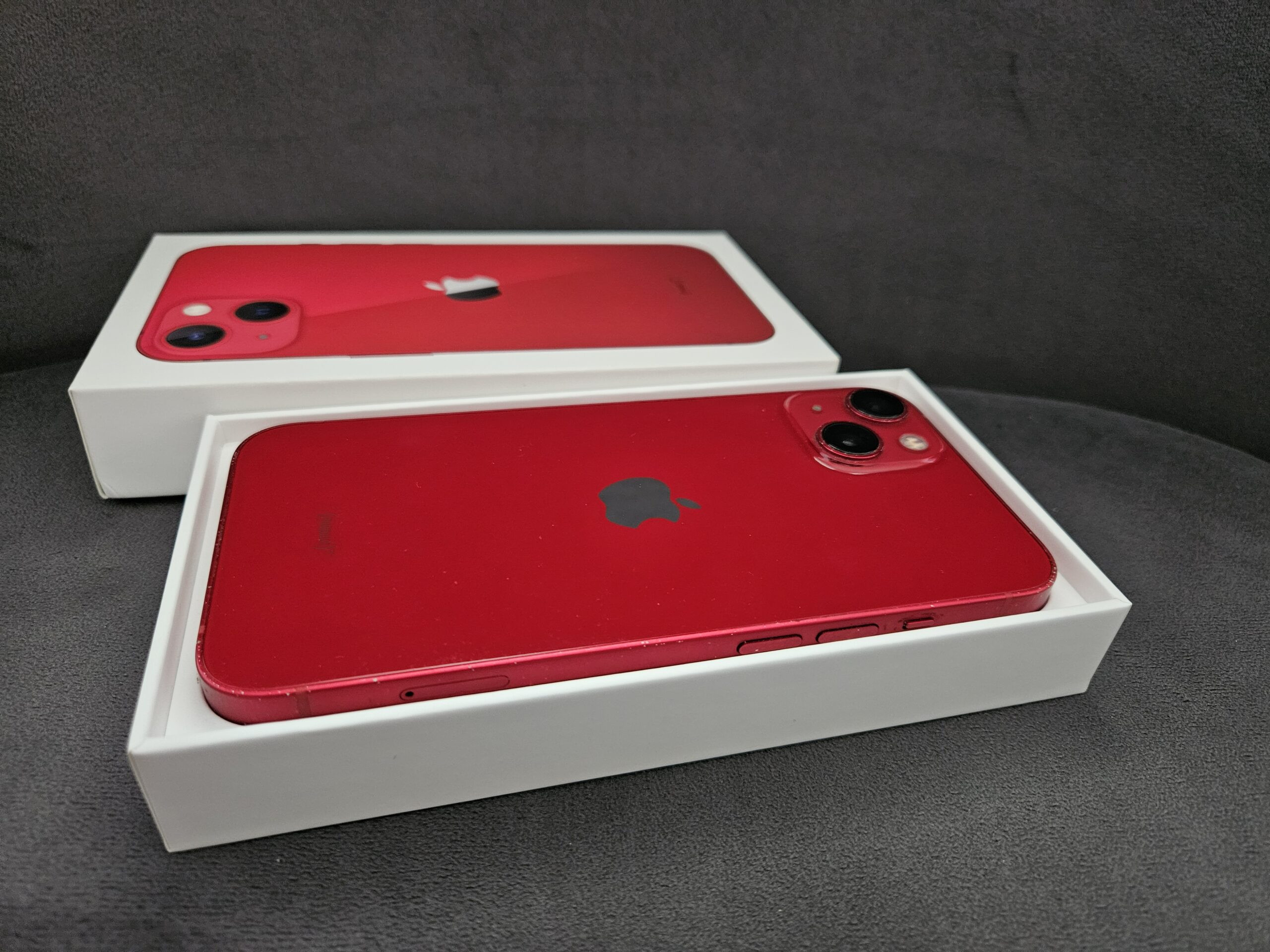 Apple iPhone 13 / 128 GB / Product RED - obrazek 4