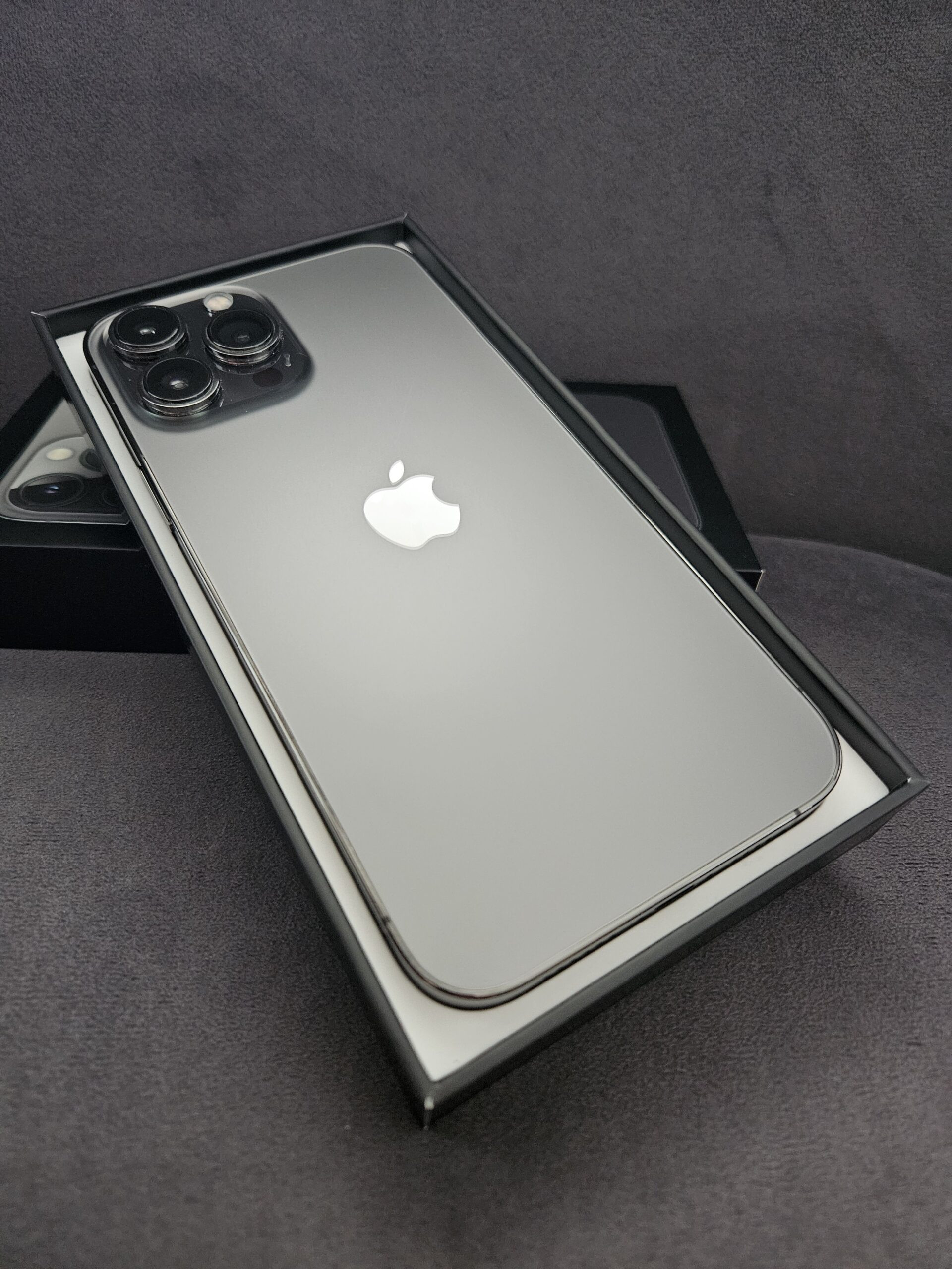 Apple iPhone 13 Pro Max / 256 GB / Graphite - obrazek 3