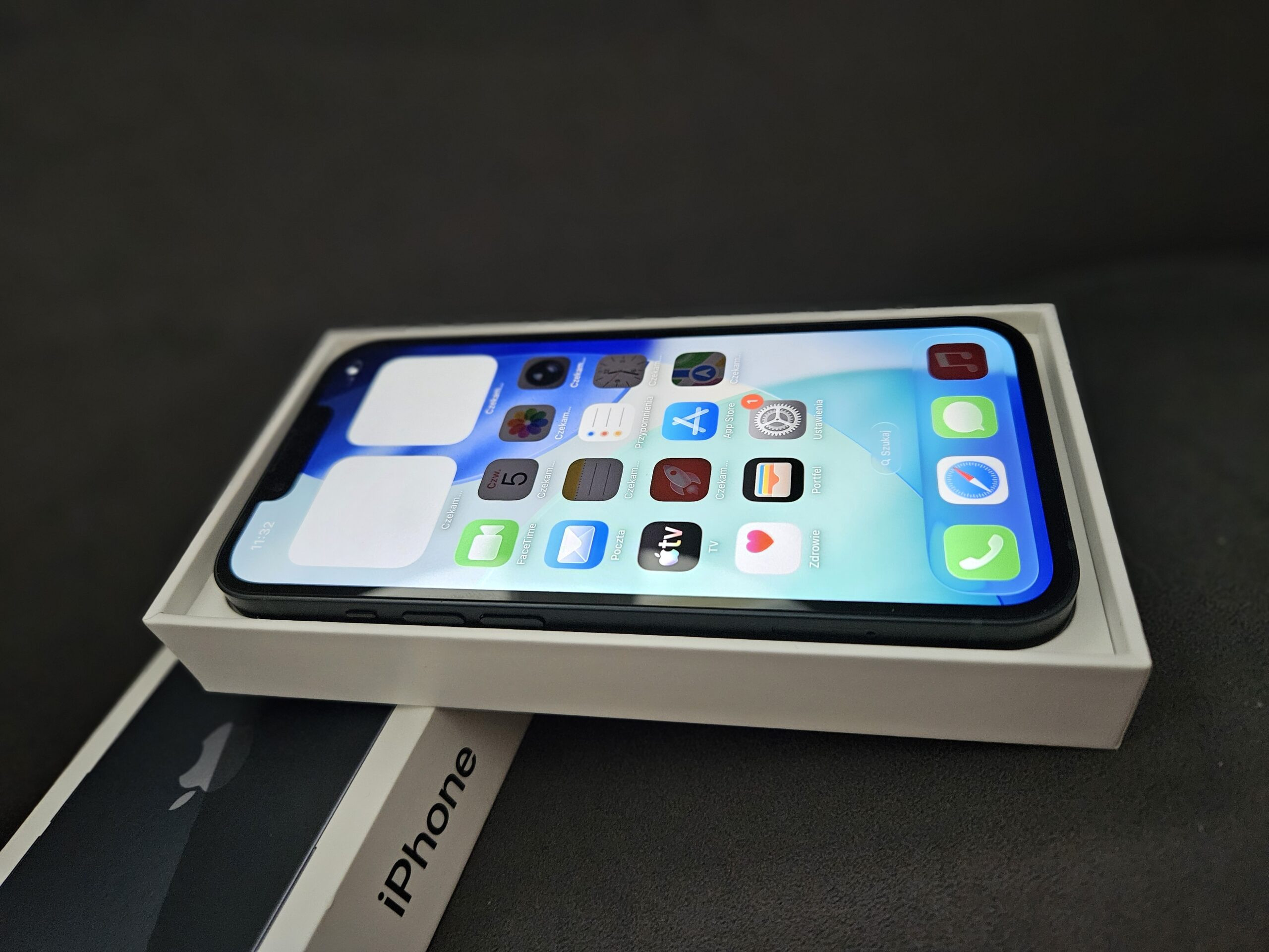 iPhone 13 Czarny / 128 GB / Gwarancja - obrazek 3