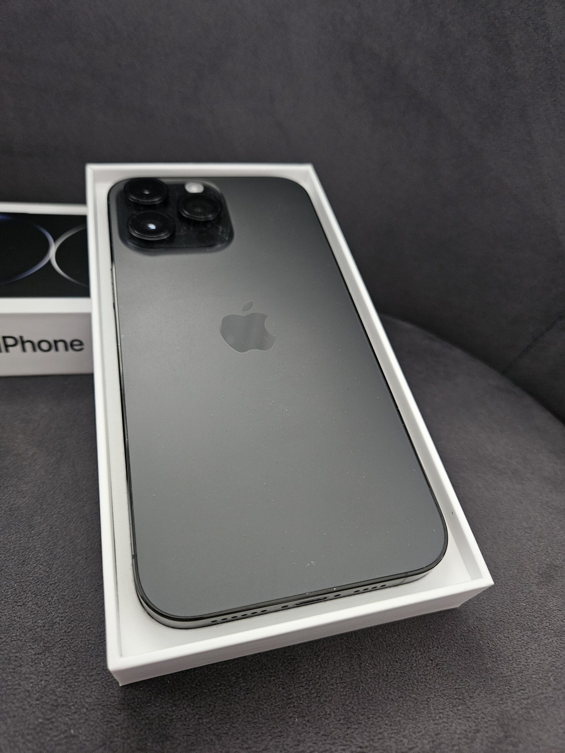 iPhone 14 Pro Max Czarny / 128 GB / Super Stan - obrazek 3