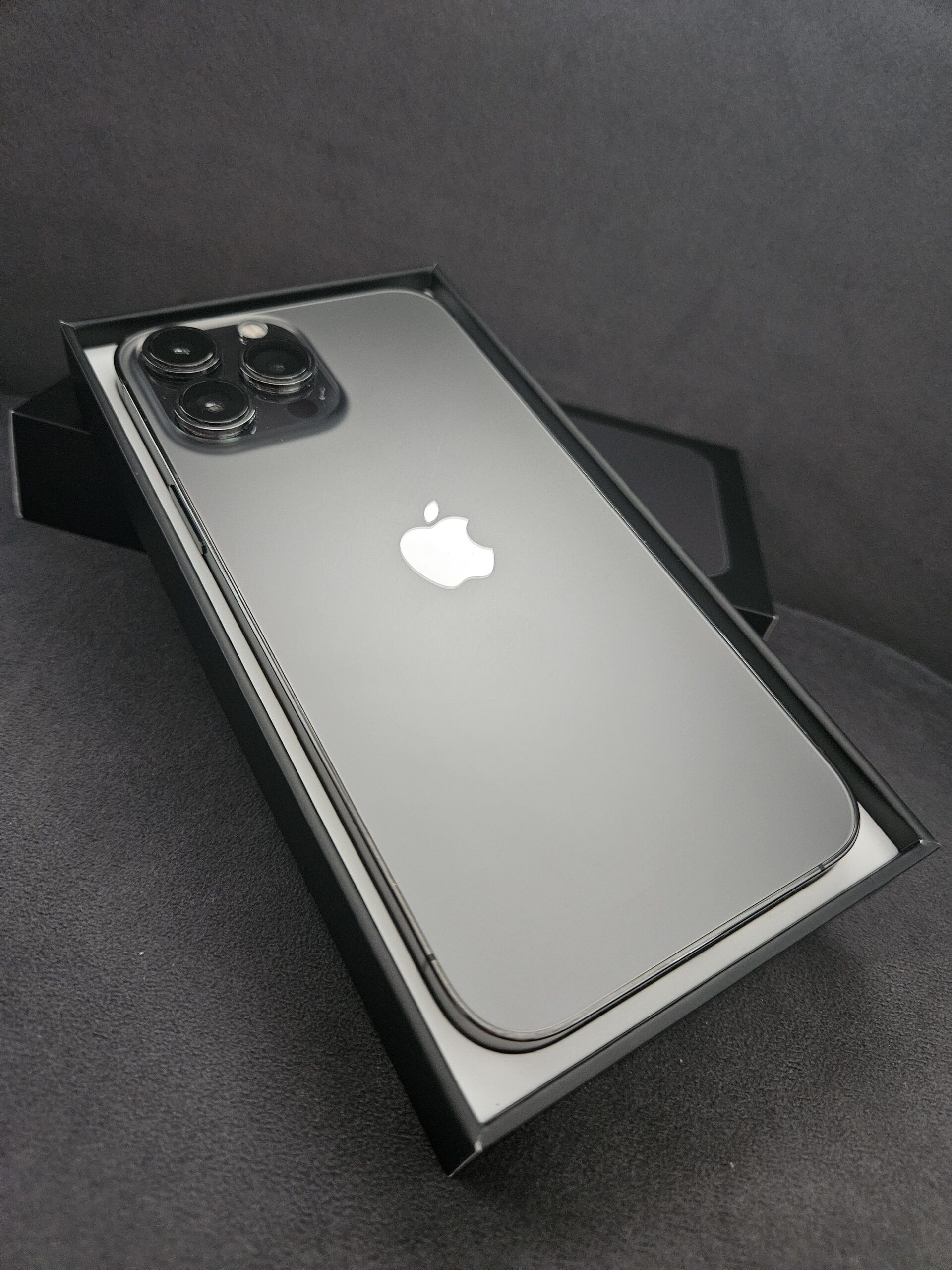 iPhone 13 Pro Max Czarny / 256 GB / Stan IDEALNY - obrazek 2