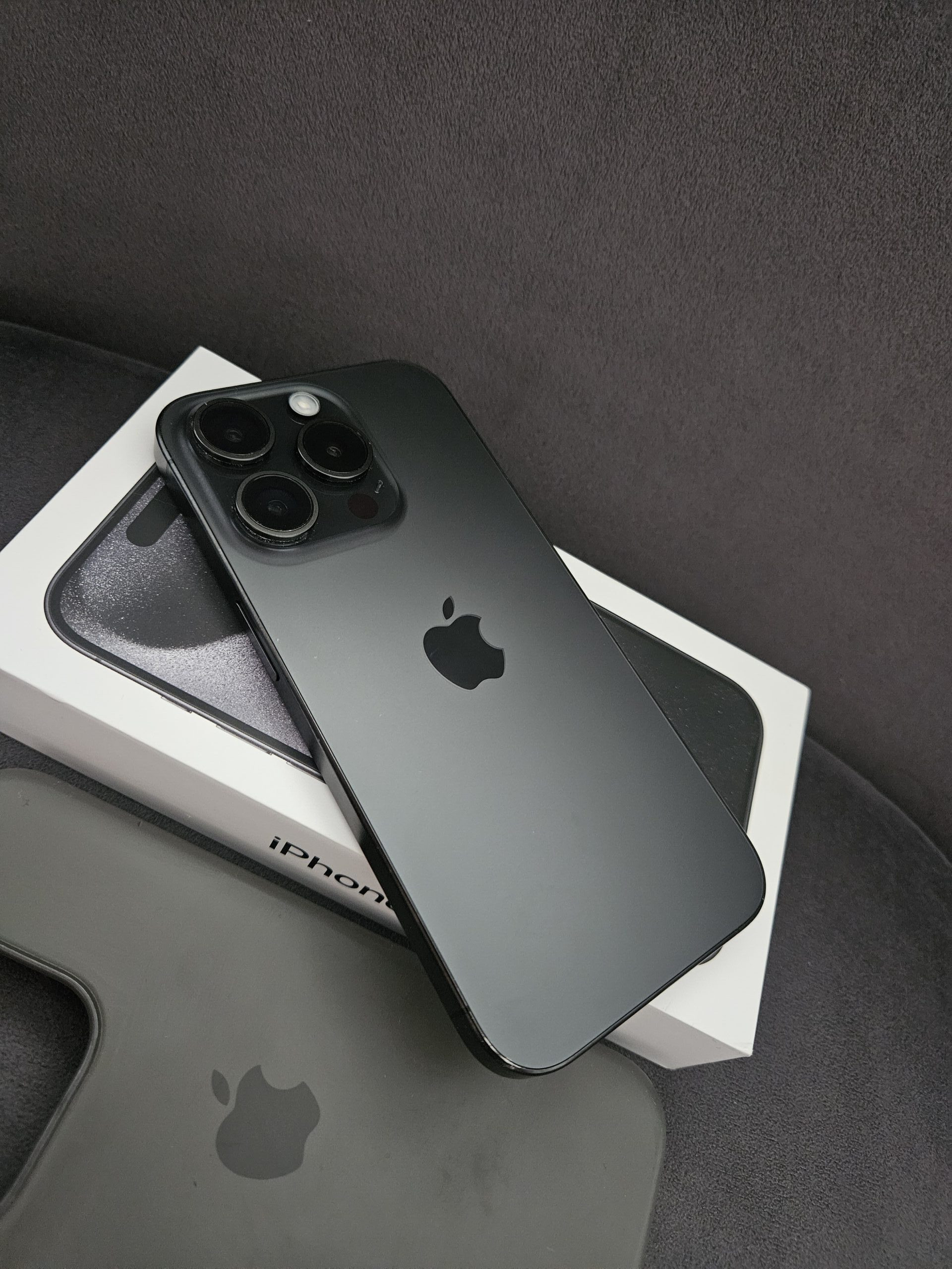 iPhone 15 PRO / 128 GB / Czarny Tytanowy / Gwarancja